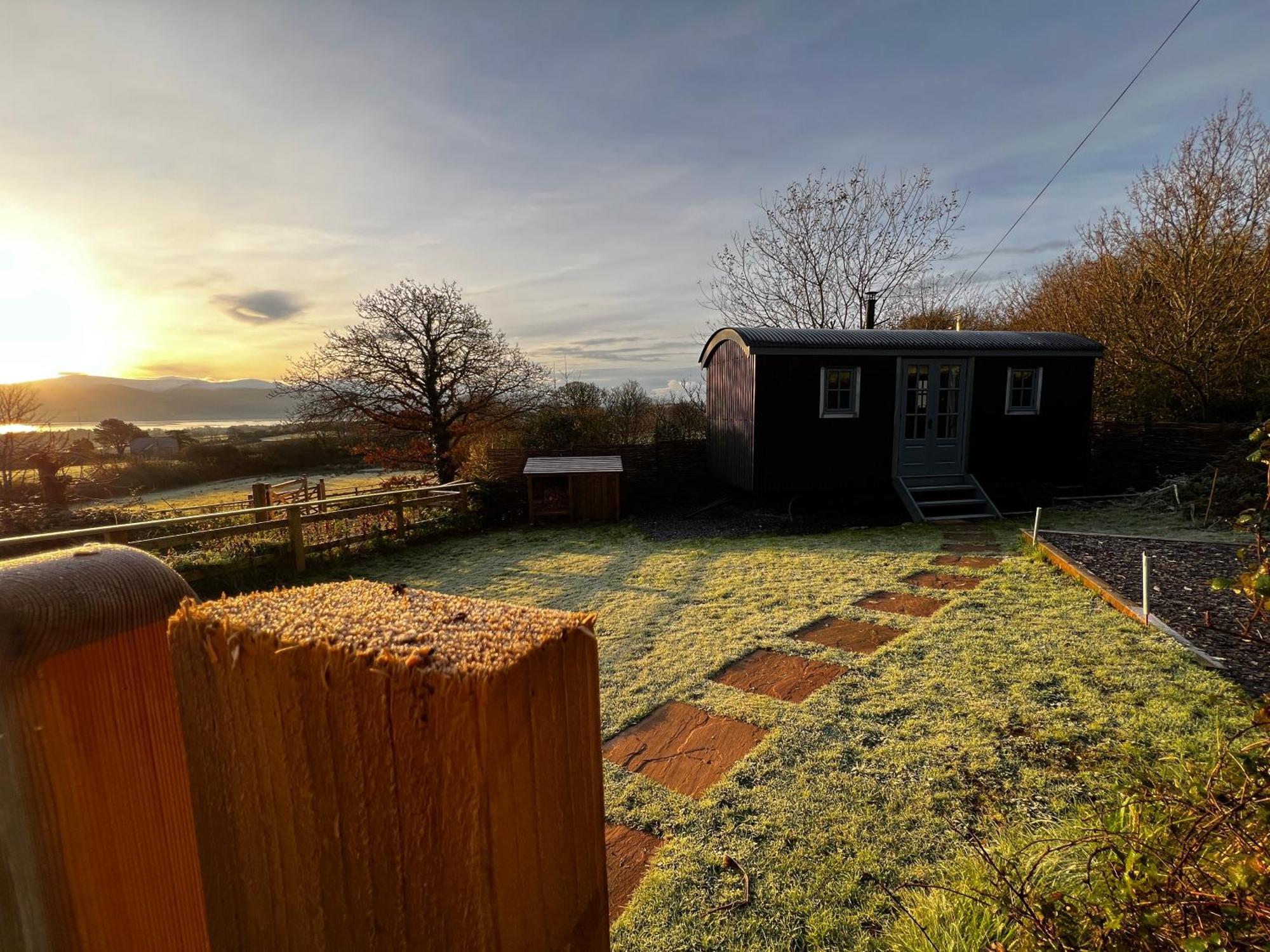 Mountain View Shepherd'S Hut For 2 Adults, 1 Dog Villa Llangoed Luaran gambar